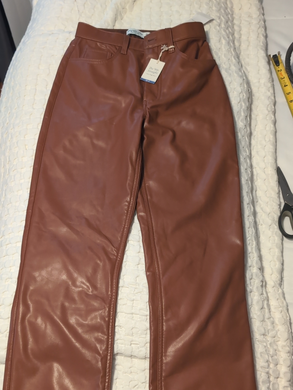 NWT Abercrombie & Fitch 90s Straight Ultra High Rise Vegan Leather Pants - 25/0